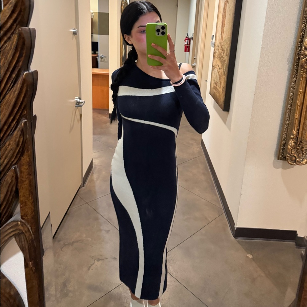 Elegant Navy and White Women's Dress size small super stretchy and cute